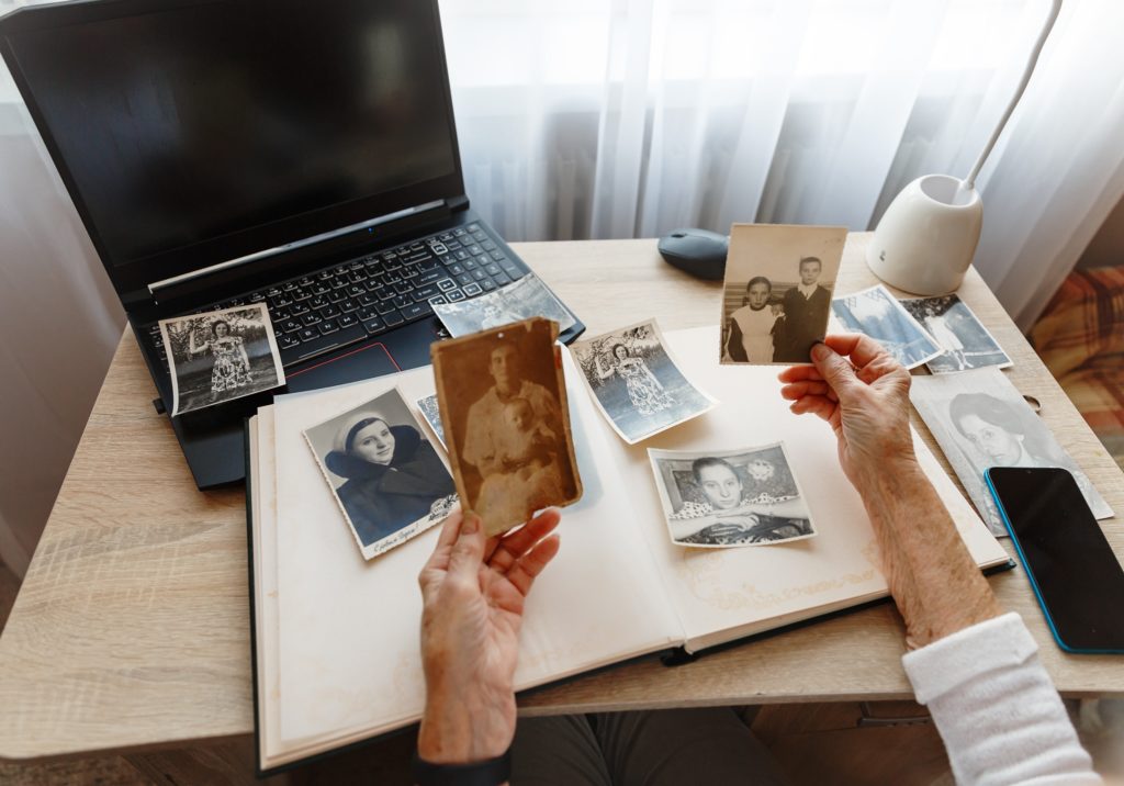 15 Brilliant Things to do With a Collection Of Old Photos